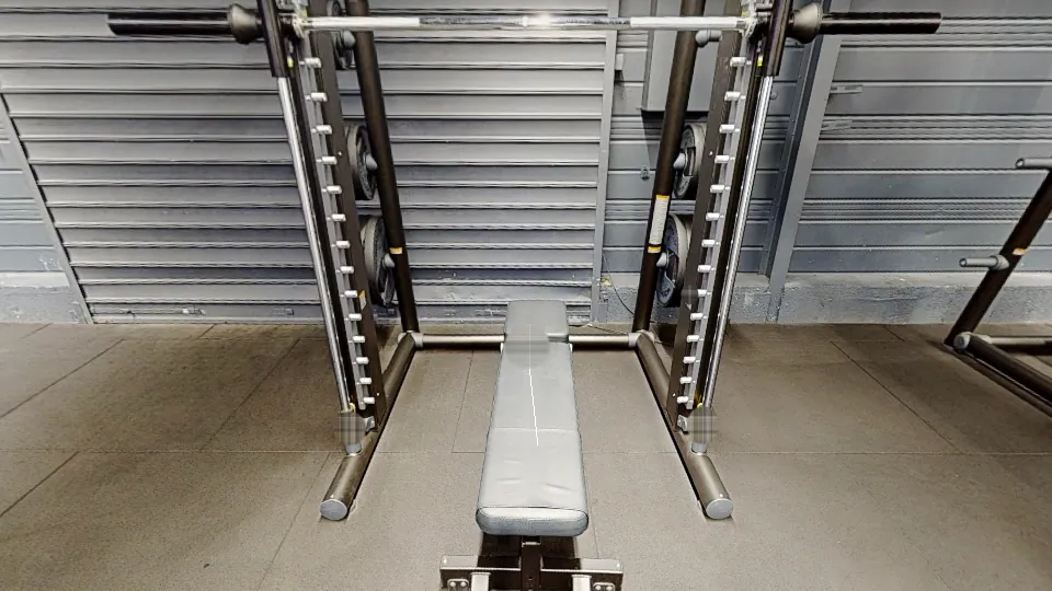 Illustration Fitness Park : Smith Machine (barre guidée)